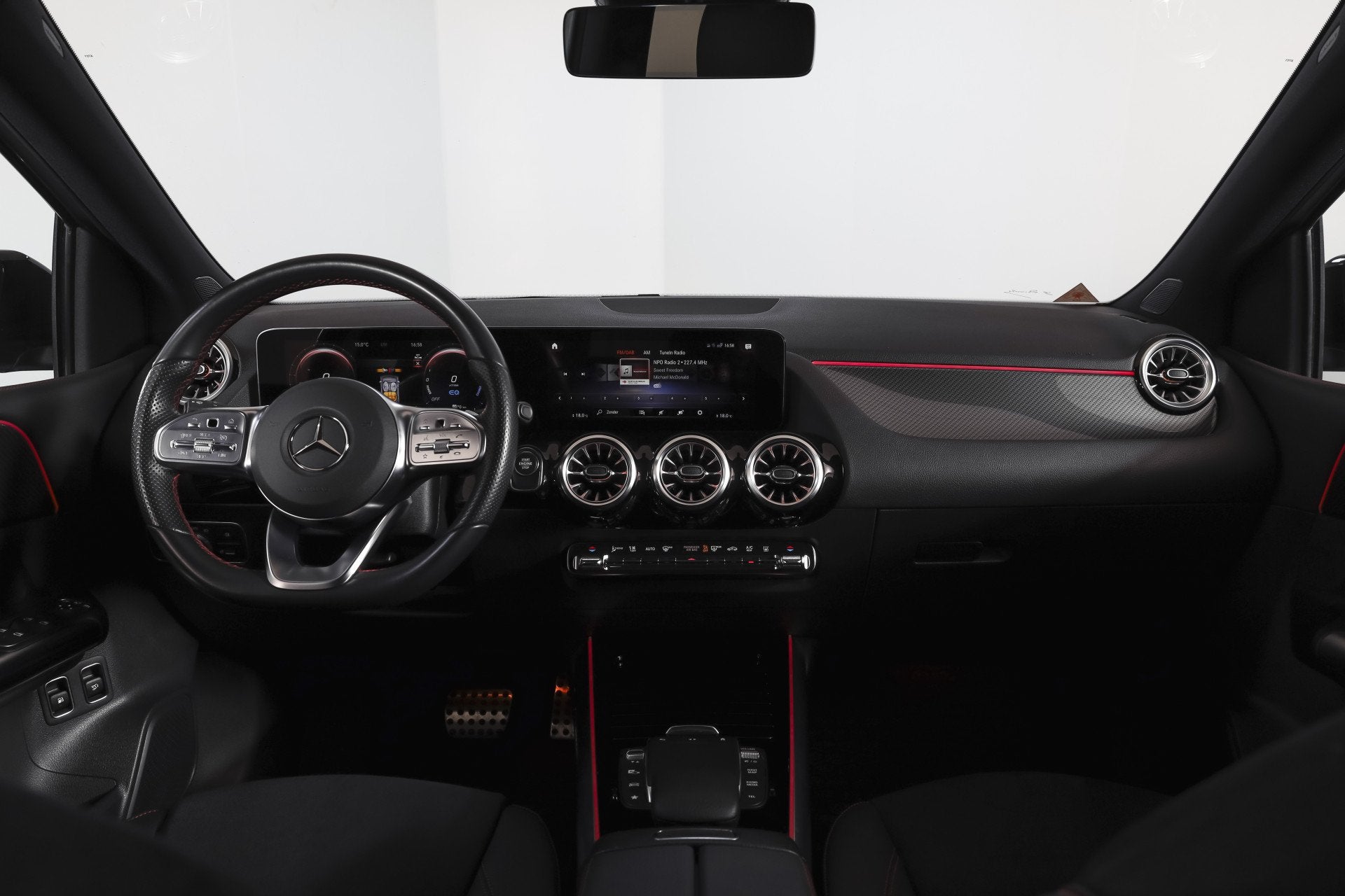 Mercedes-Benz B-Klasse 250 e AMG Line Hybride - Automaat | D, Auto's, Gebruikt, Euro 6, 4 cilinders, 15 kWh