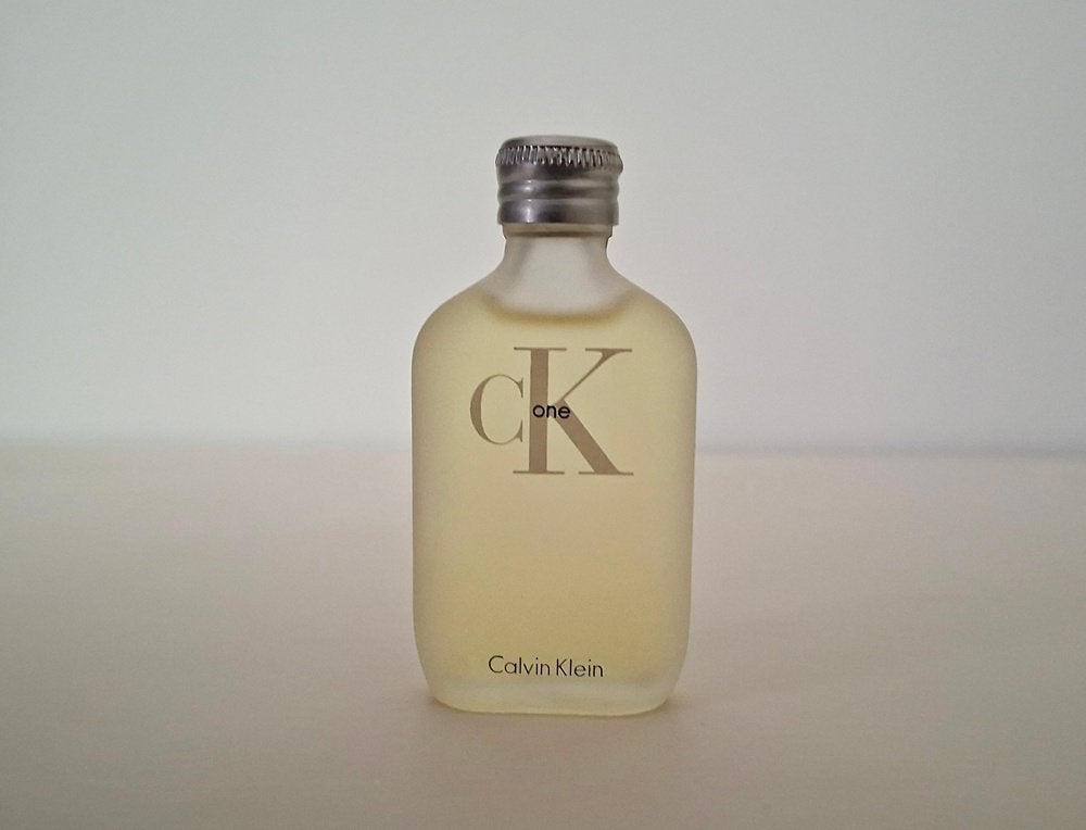 Calvin Klein parfum miniatuur CK One - EDT, Ophalen of Verzenden, Zo goed als nieuw, Miniatuur, Gevuld