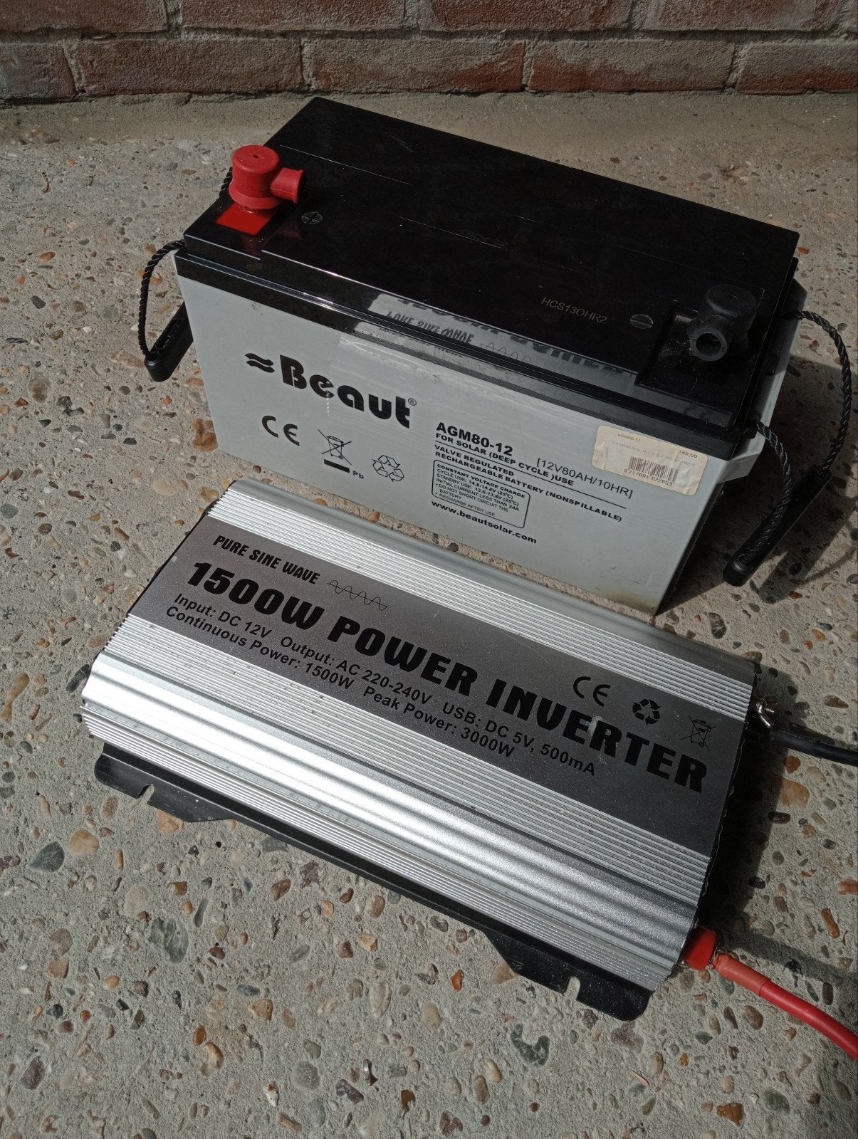 80 AH BEAUT accu met 1500 watt PURE SINE WAVE omvormer, Ophalen, Zo goed als nieuw
