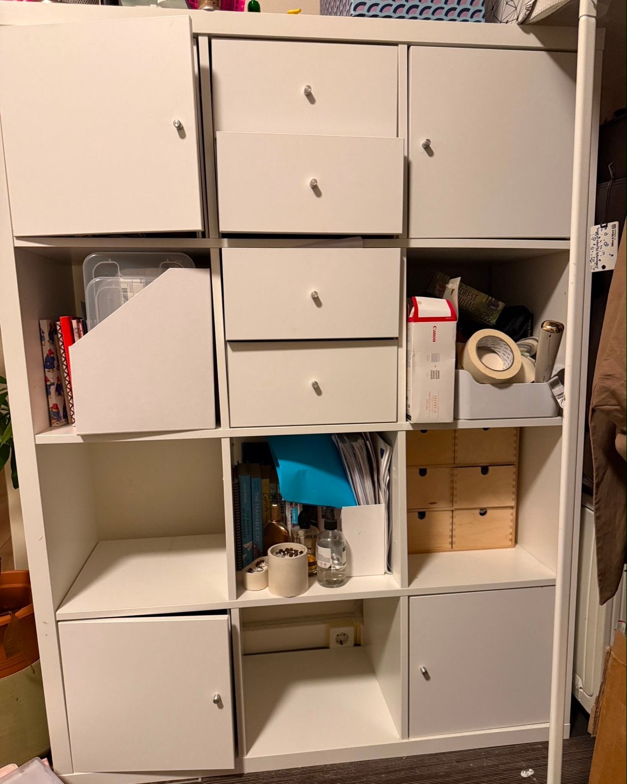 IKEA Kallax 12 vakken witte kast met 4 Lades en 4 Deuren, Huis en Inrichting, Kasten | Boekenkasten, Ophalen, Overige materialen
