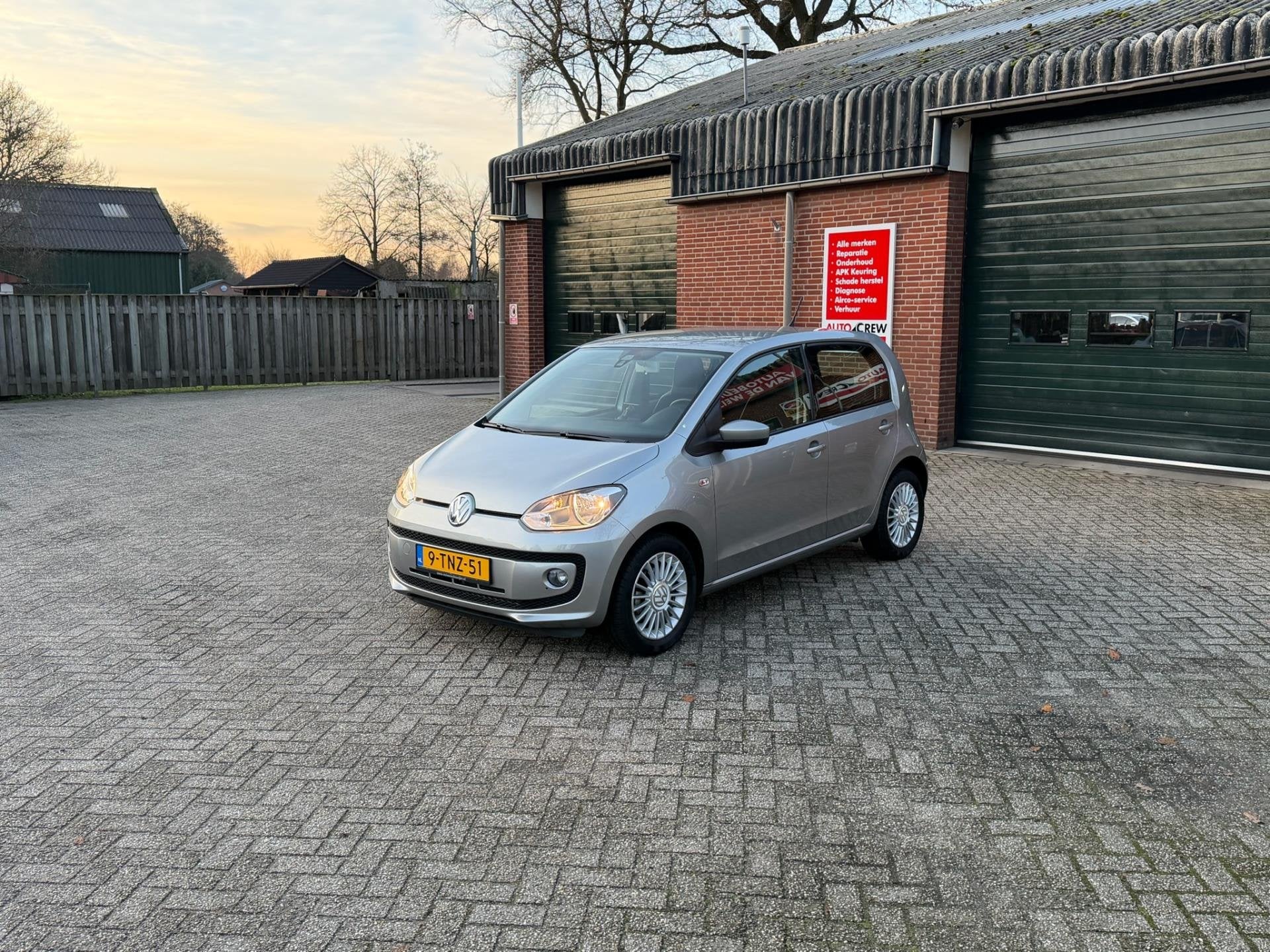 Volkswagen Up! 1.0 high up! NL-Auto 1e Eigenaar NAP-OK 17.00, Euro 5, Stof, Gebruikt, 4 stoelen