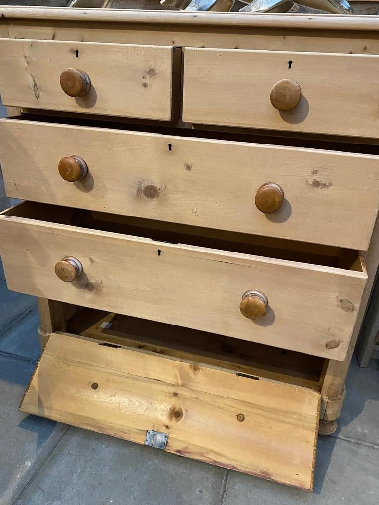 Een Engelse grenen ladekast kast dressoir, Antiek en Kunst, Ophalen