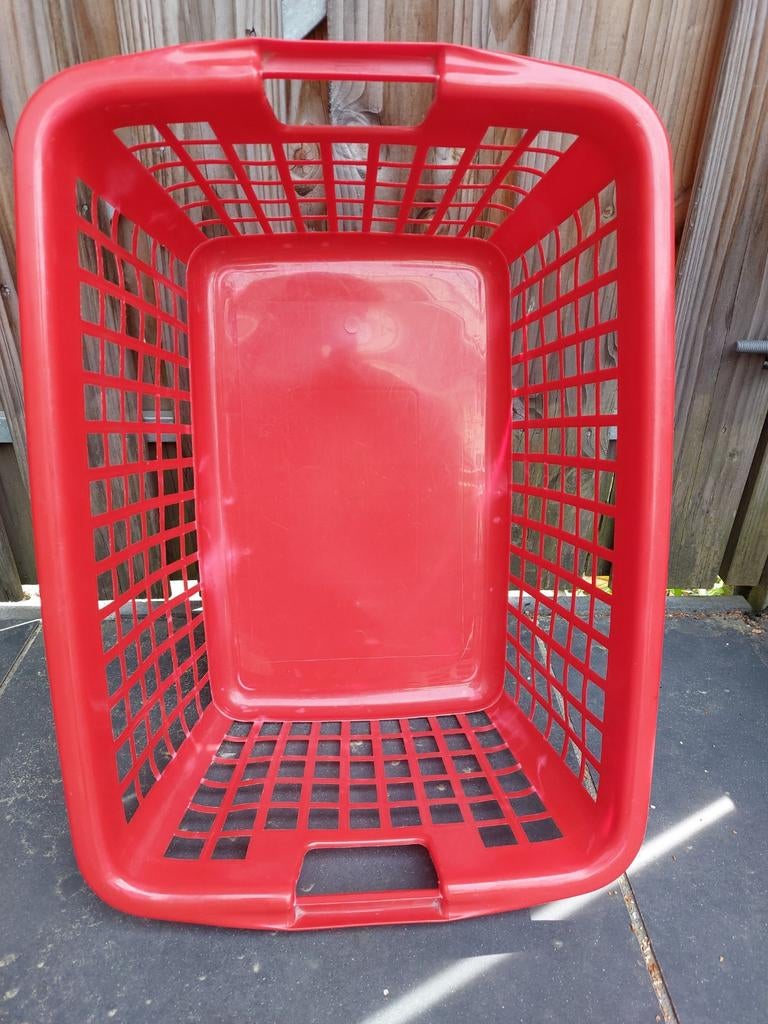 Grote rode kunststof wasmand, Ophalen, Rood