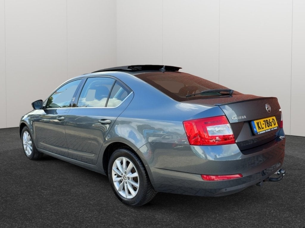 Skoda Octavia 1.0 TSI Greentech Style Business Automaat Pano, Auto's, Gebruikt, Euro 6, 49 €/maand, Origineel Nederlands