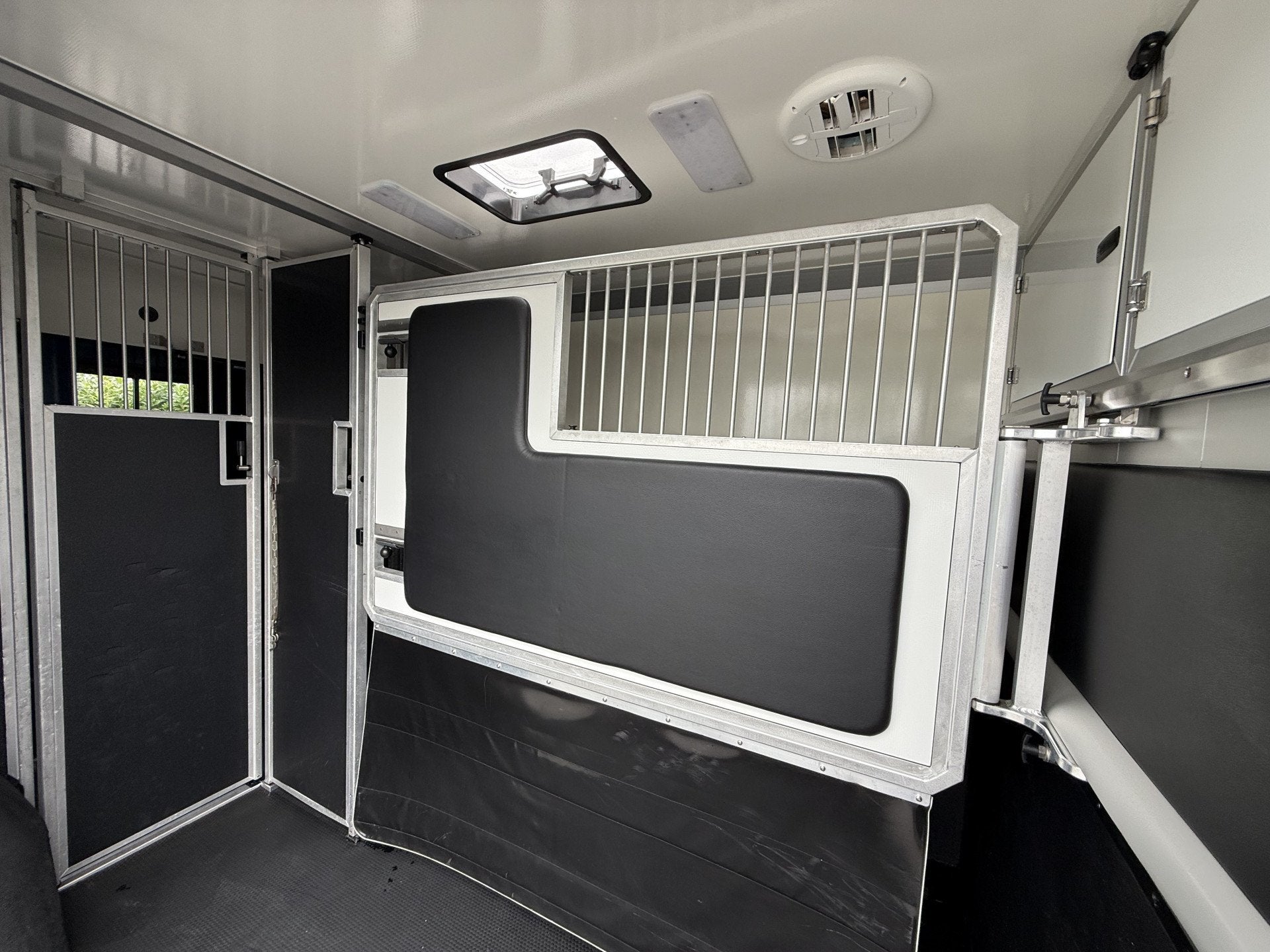 Ford Transit | HORSETRUCK | STX | STALLION 3XL | 2023 | AUTO, Weduwestraat 12
4884MV  WERNHOUT, NL, Paardenwagentje NL | MVV HORSETRUCKS