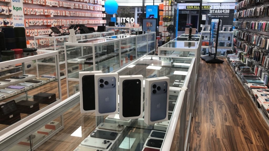 iphone 18 Pro Glacier /  iphone 18 pro Black  256gb