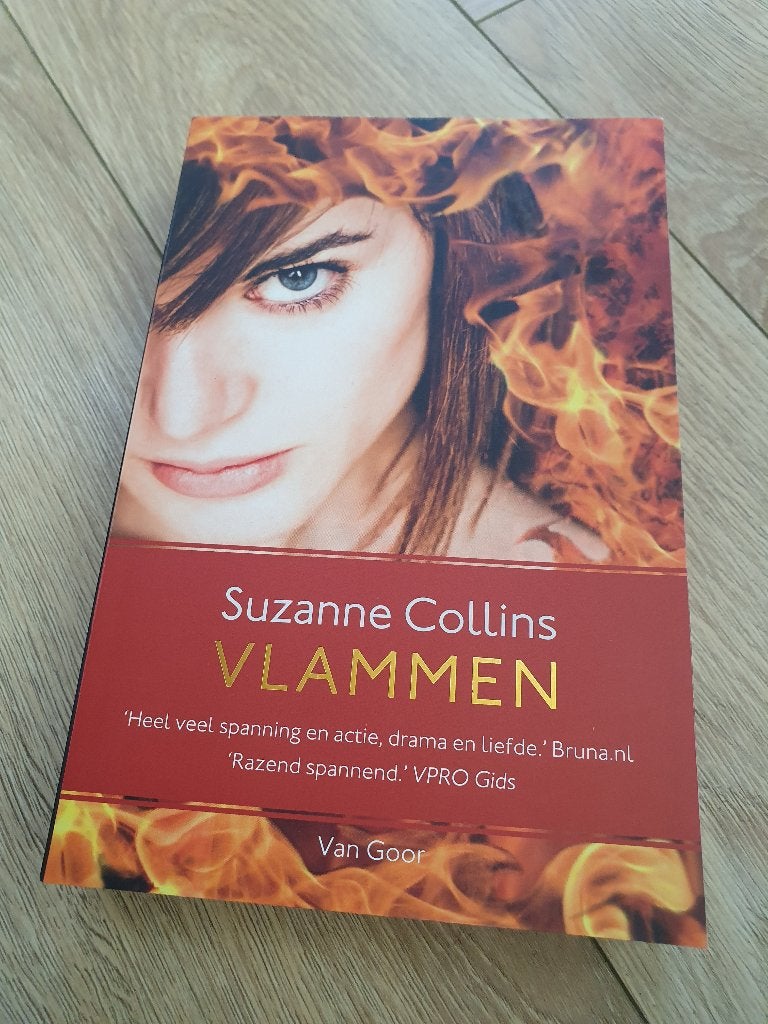Suzanne Collins – Vlammen | De Hongerspelen Deel 2, Boeken, Ophalen of Verzenden, Zo goed als nieuw, Suzanne Collins