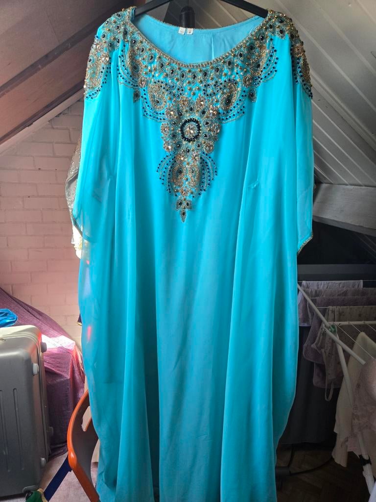 Prachtige turquoise kaftan met gouden en zwarte kralen, Blauw, Maat 46/48 (XL) of groter, Ophalen of Verzenden, Zo goed als nieuw