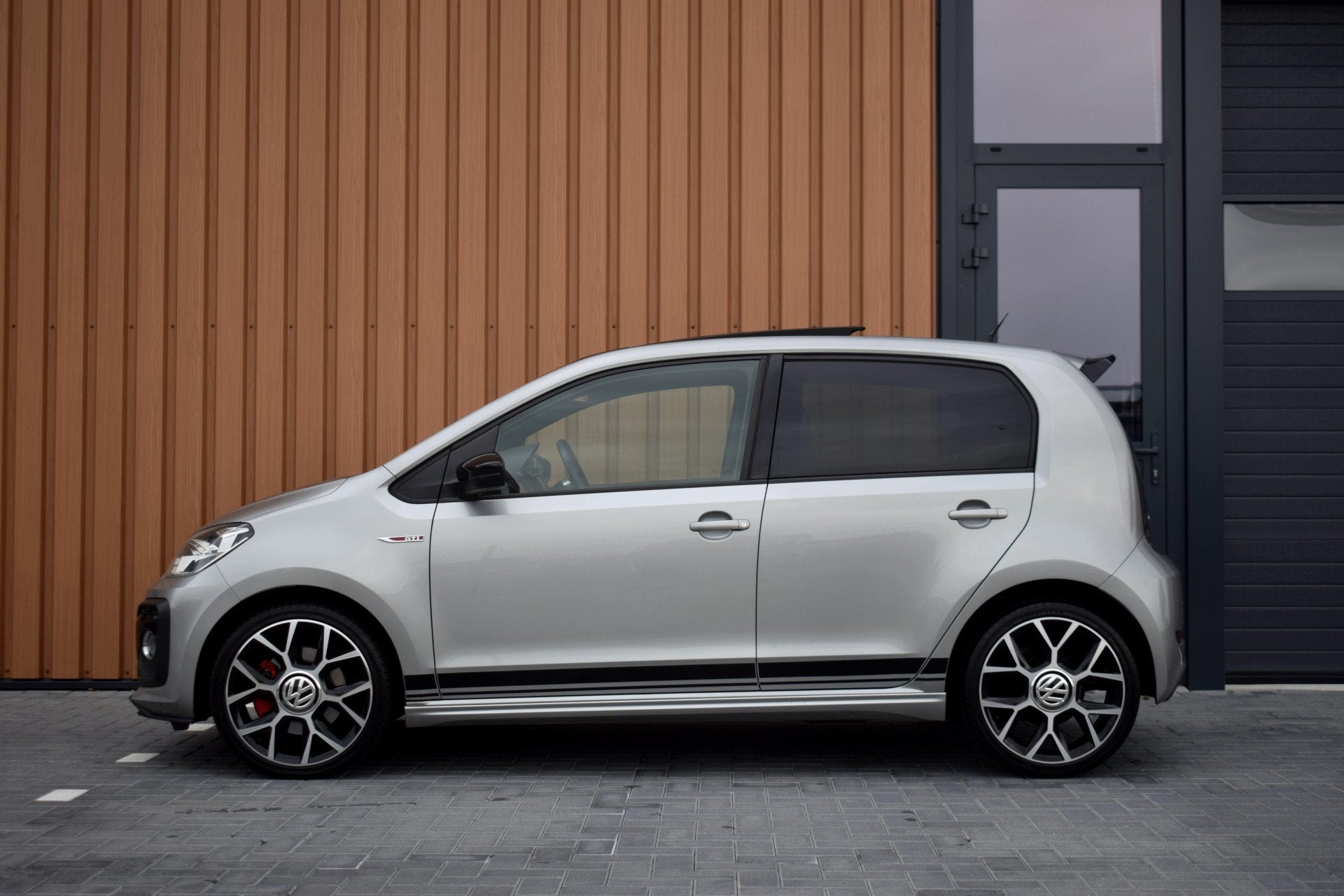 Volkswagen up! GTI 1.0 TSI 116pk | Pano | Beats | Camera |, 970 kg, Stof, Gebruikt, 4 stoelen