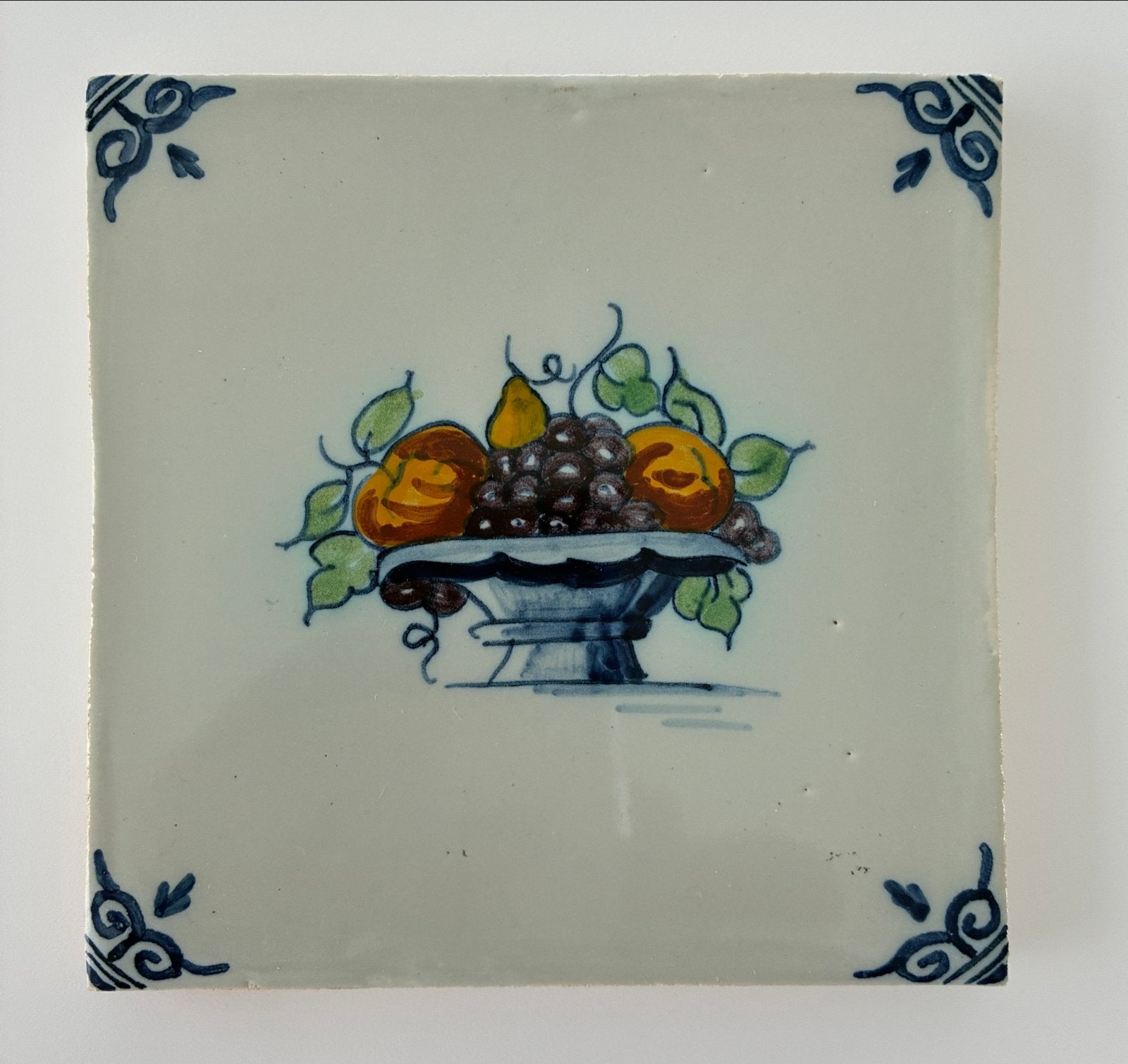 Makkum tegel met fruitschaal decoratie, Ophalen of Verzenden