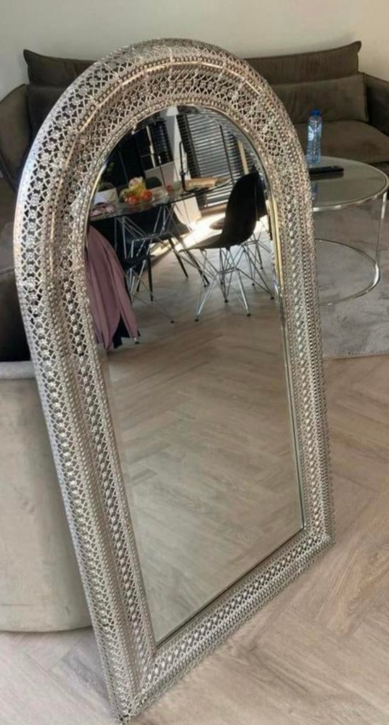 Halfronde Xenos spiegel, nieuw met ticket, 123x70 cm, Huis en Inrichting, Woonaccessoires | Spiegels, Ophalen, Zo goed als nieuw