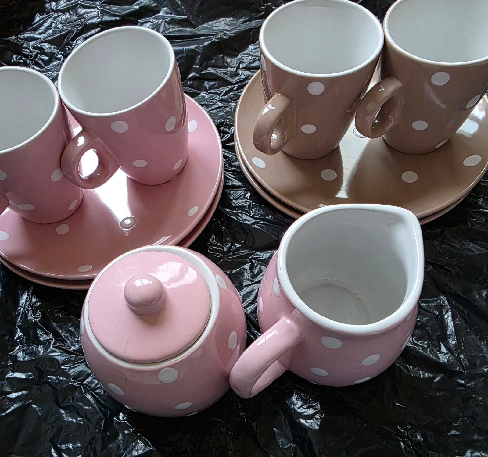 Leuk servies met stippen, roze en beige, 10-delig, Huis en Inrichting, Keuken | Servies, Overige merken, Keramiek, Ophalen of Verzenden