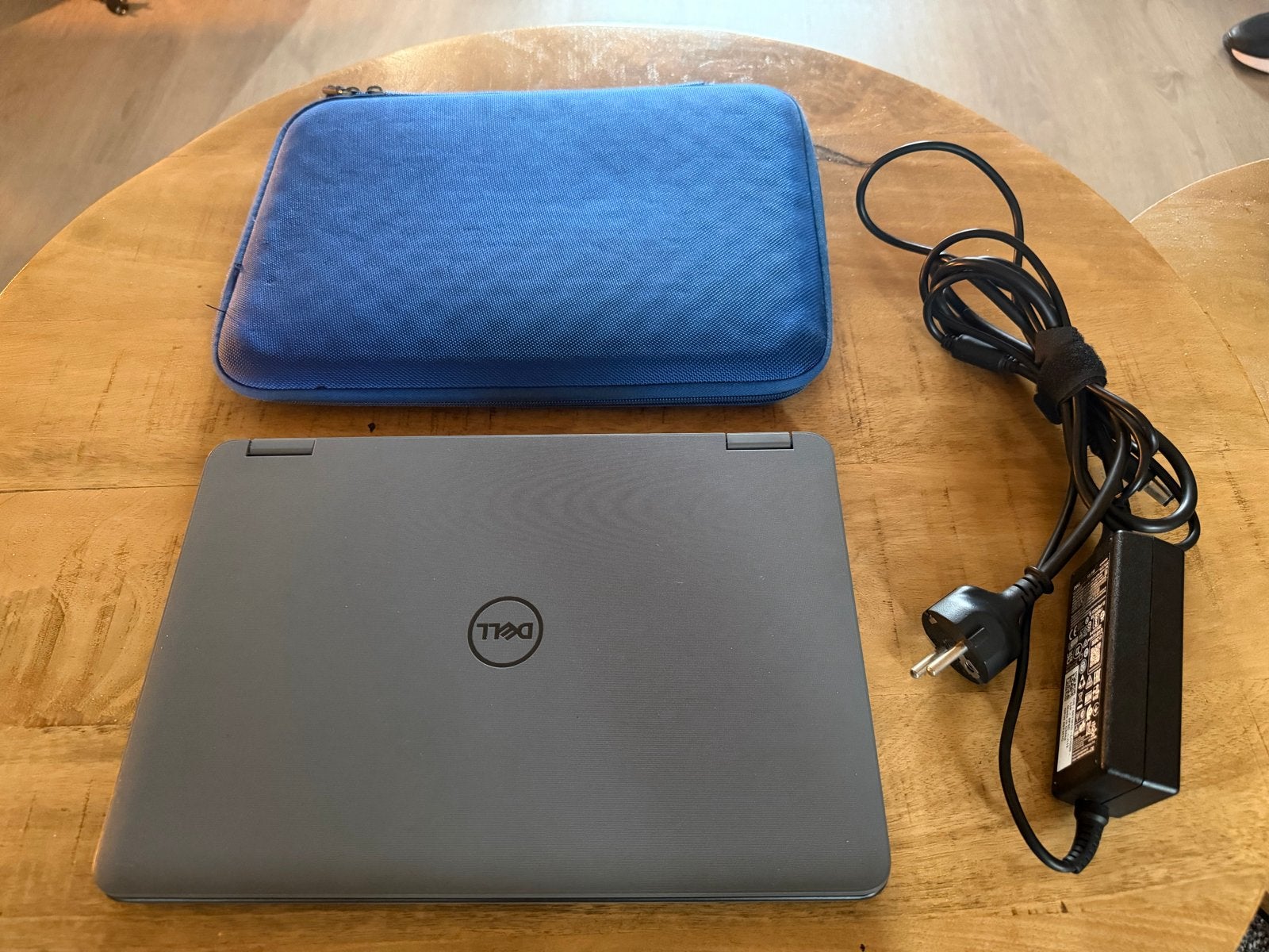 Dell Latitude 3120 laptop met Laptop hoes, Computers en Software, Windows Laptops, Ophalen, Gebruikt, Qwerty, Met touchscreen