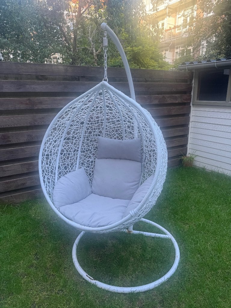 Witte hangstoel met standaard, kussens en winterhoes, Ophalen, Gebruikt, Metaal
