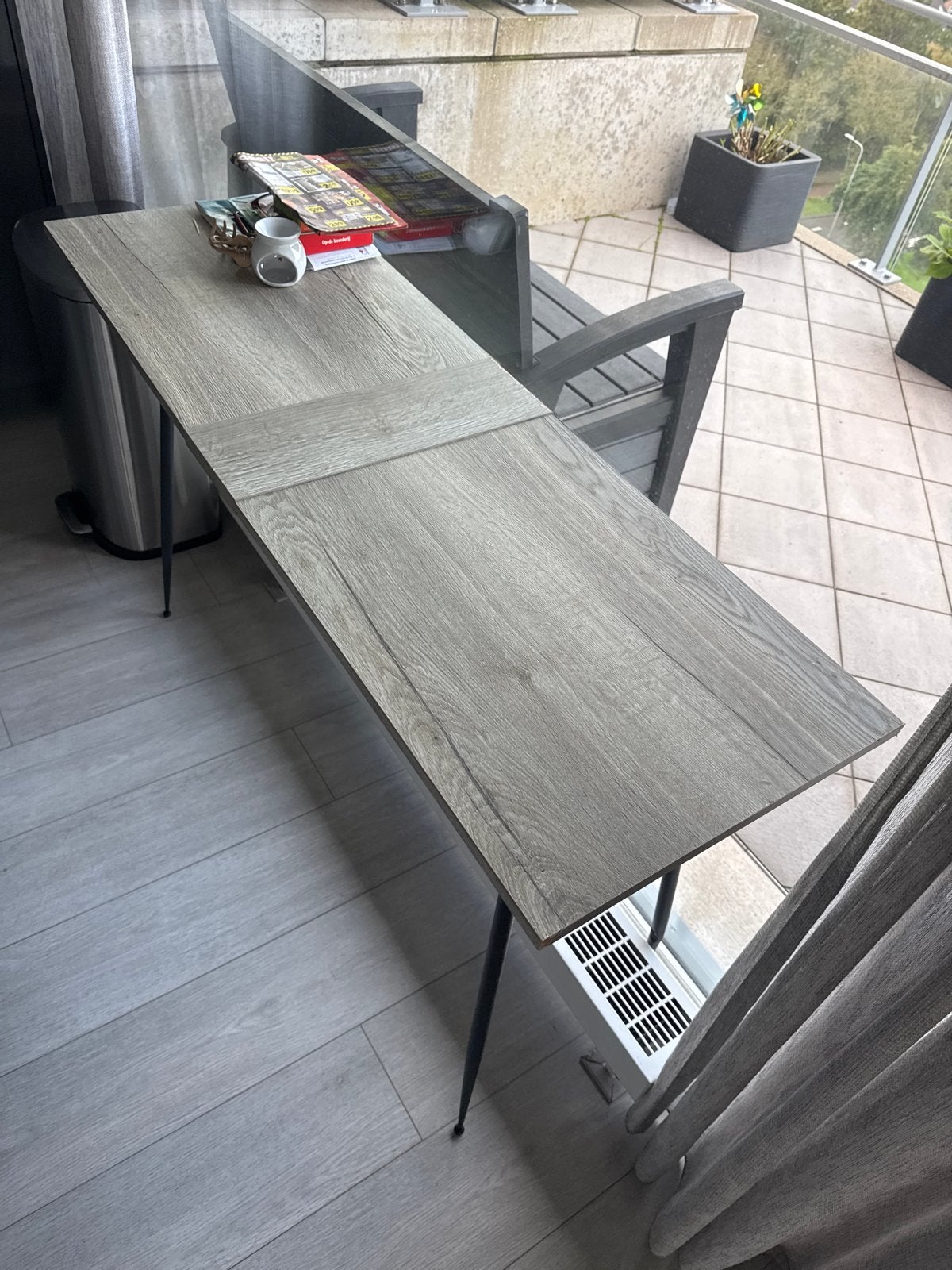 Moderne smalle eettafel/werktafel met houtlook, Huis en Inrichting, Minder dan 50 cm, Gebruikt, Tot twee personen, Ophalen of Verzenden