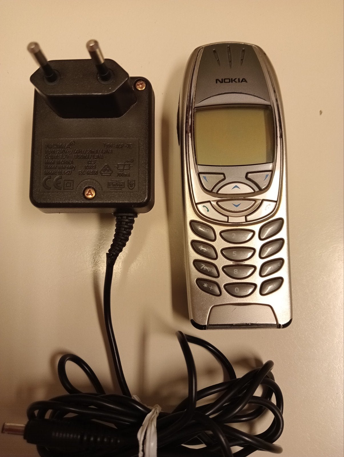 Nokia 6610 - Klassieke mobiele telefoon met oplader, Karaportti 2, 02610 Espoo, Finland, Gebruikt, Fysiek toetsenbord, Support@nokia.com