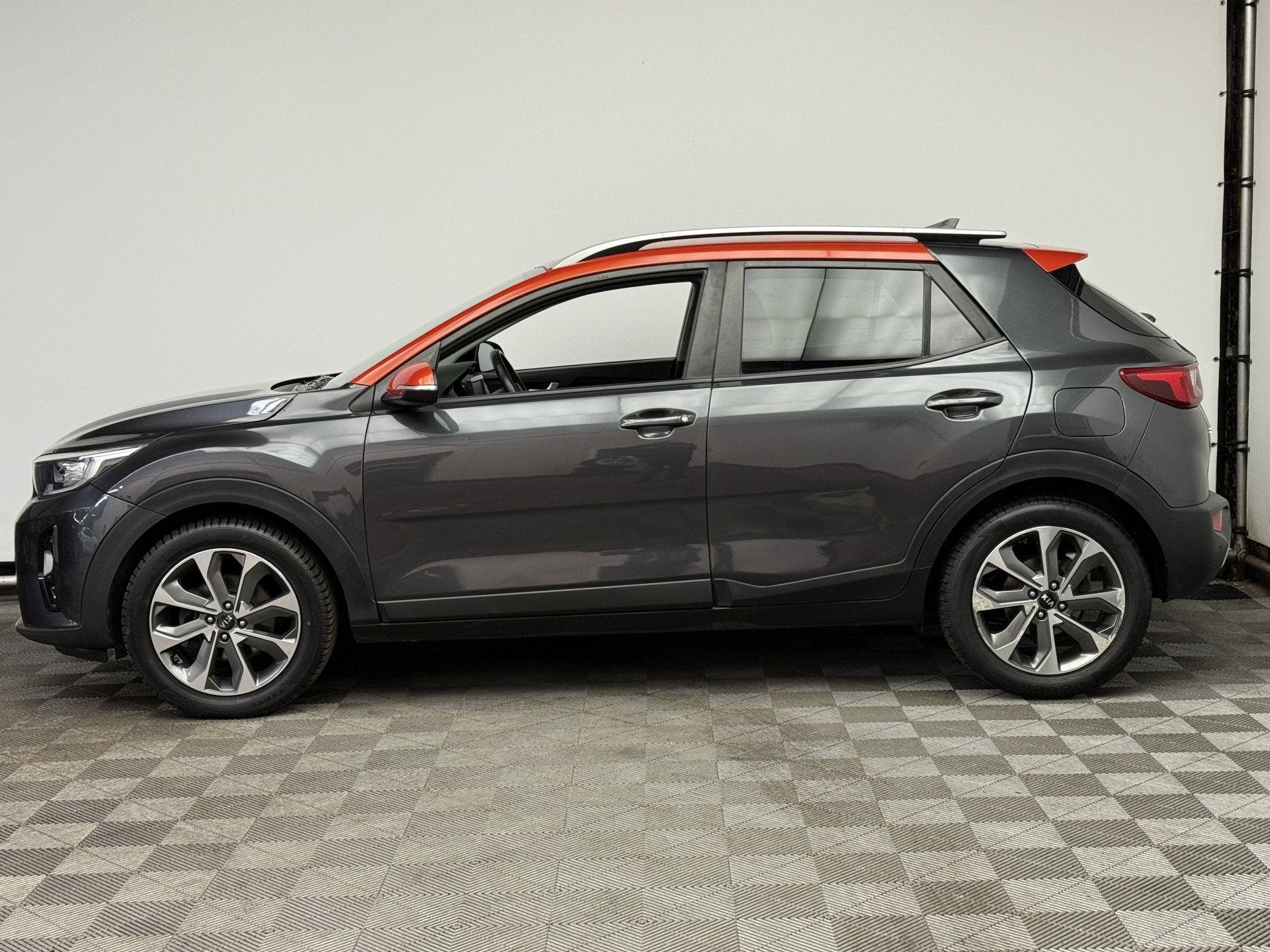 Kia Stonic 1.0 T-GDi ExecutiveLine Automaat Zeer Compleet, Gebruikt, Met garantie (alle), 1110 kg, Bedrijf