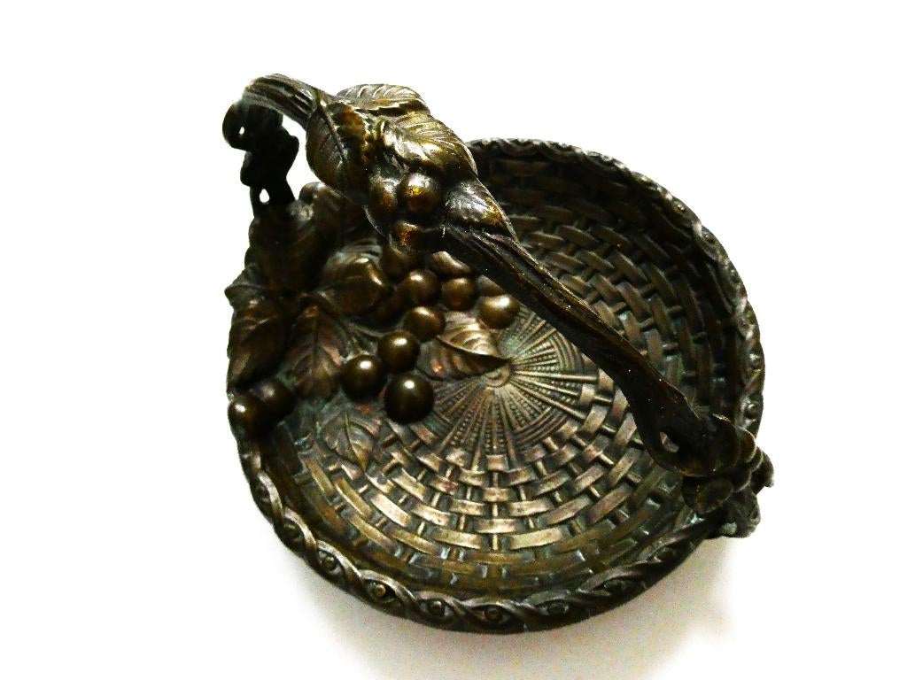 Bronzen Jugendstil vide poche schaaltje mand met hengsel, Ophalen of Verzenden, Brons