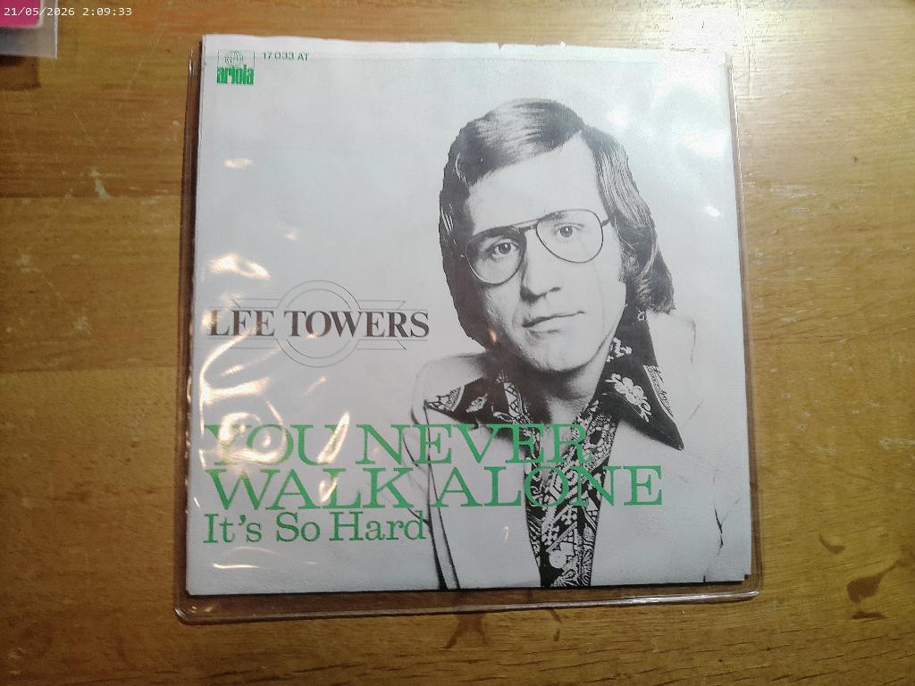 lee Towers - You never walk alone / It's so hard, Cd's en Dvd's, Vinyl Singles, Gebruikt, Fotohoes, 7 inch, Single