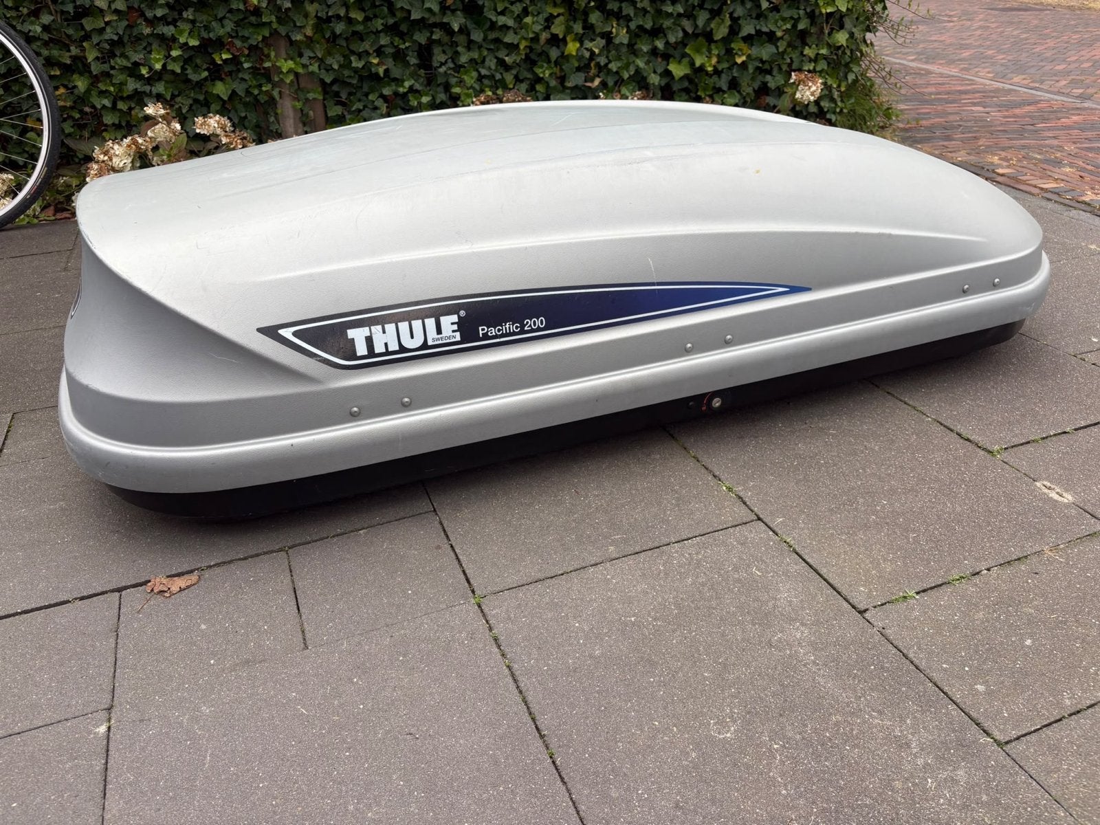 Thule Pacific 200 Dakkoffer – Zilver – Ruim & Stevig, Auto diversen, Ophalen, Gebruikt