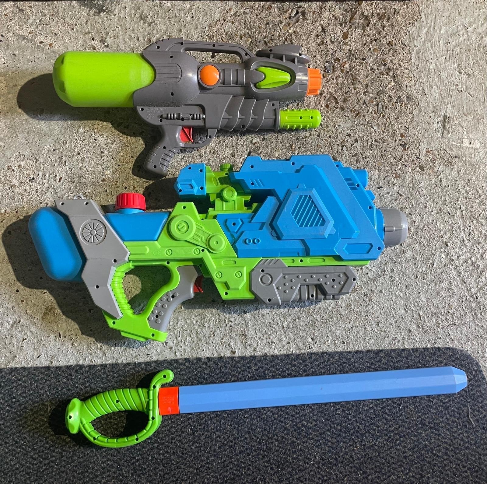 Waterpistolen set met zwaard voor zomerplezier, Ophalen, Gebruikt