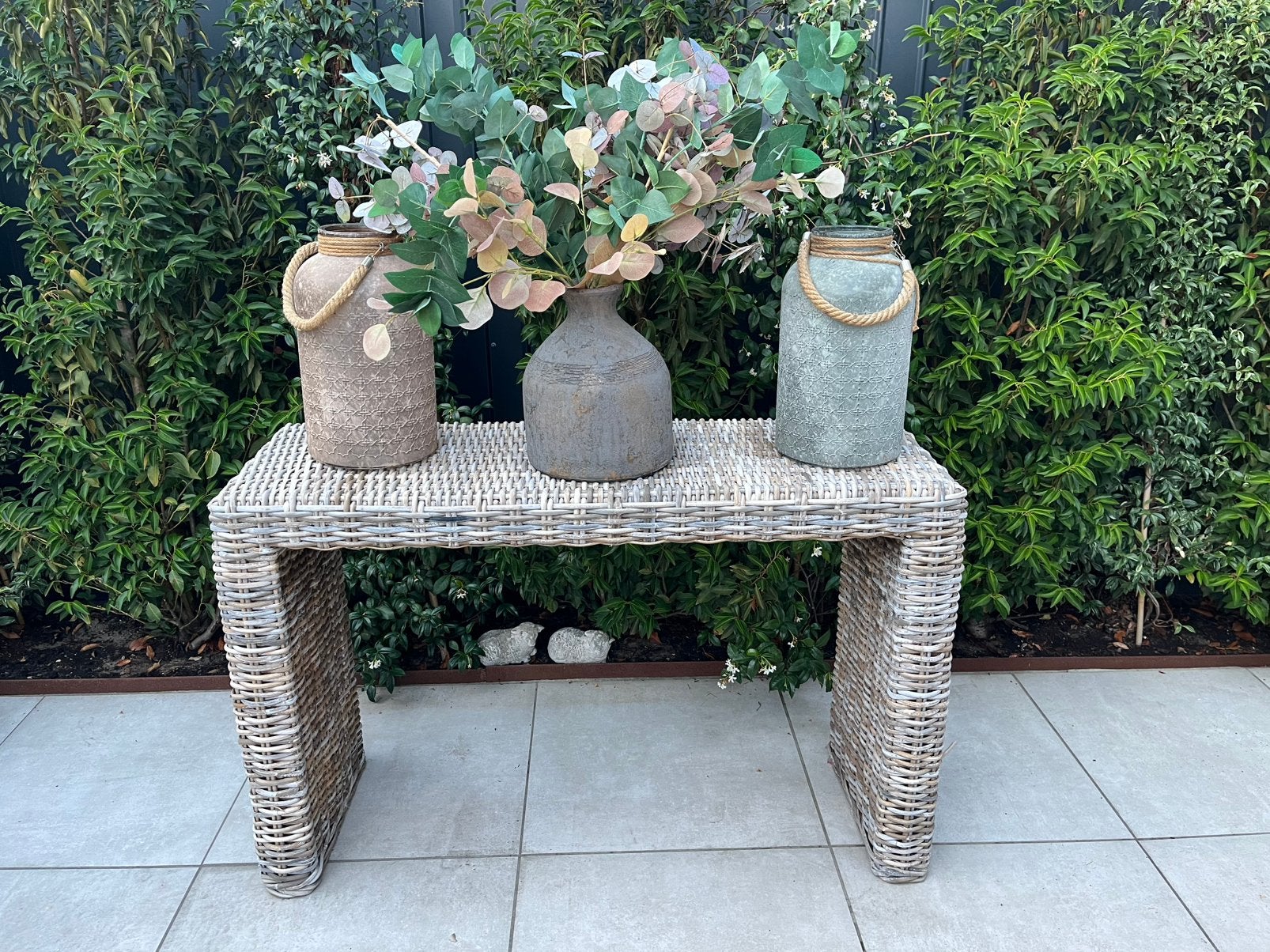 Sidetable wilgenriet, Ophalen, 100 tot 150 cm, Zo goed als nieuw, 25 tot 50 cm