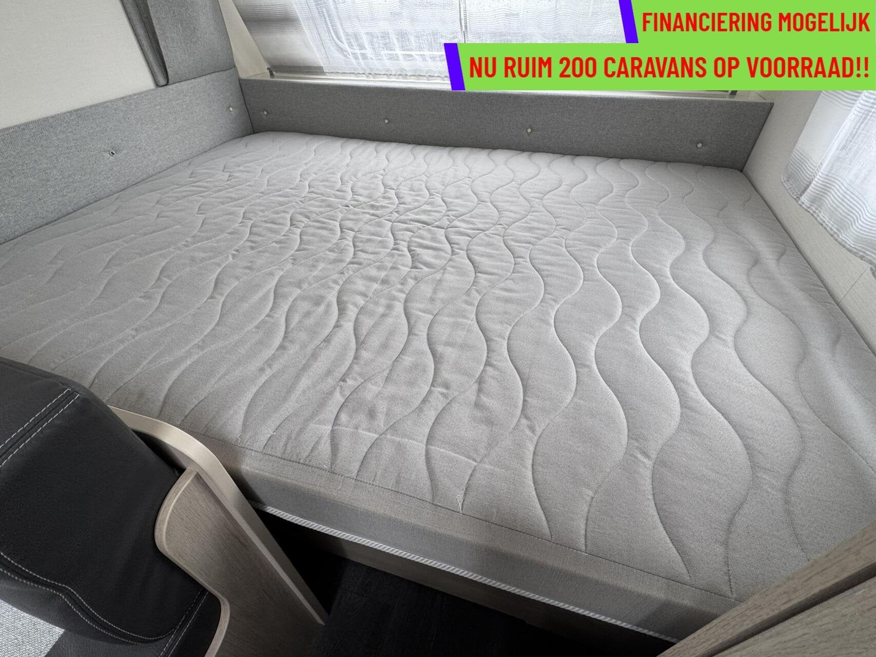 Foto 4 van CARAVELAIR ANTARES STYLE 400, DWARSBED, TREINZIT, VOORTENT,