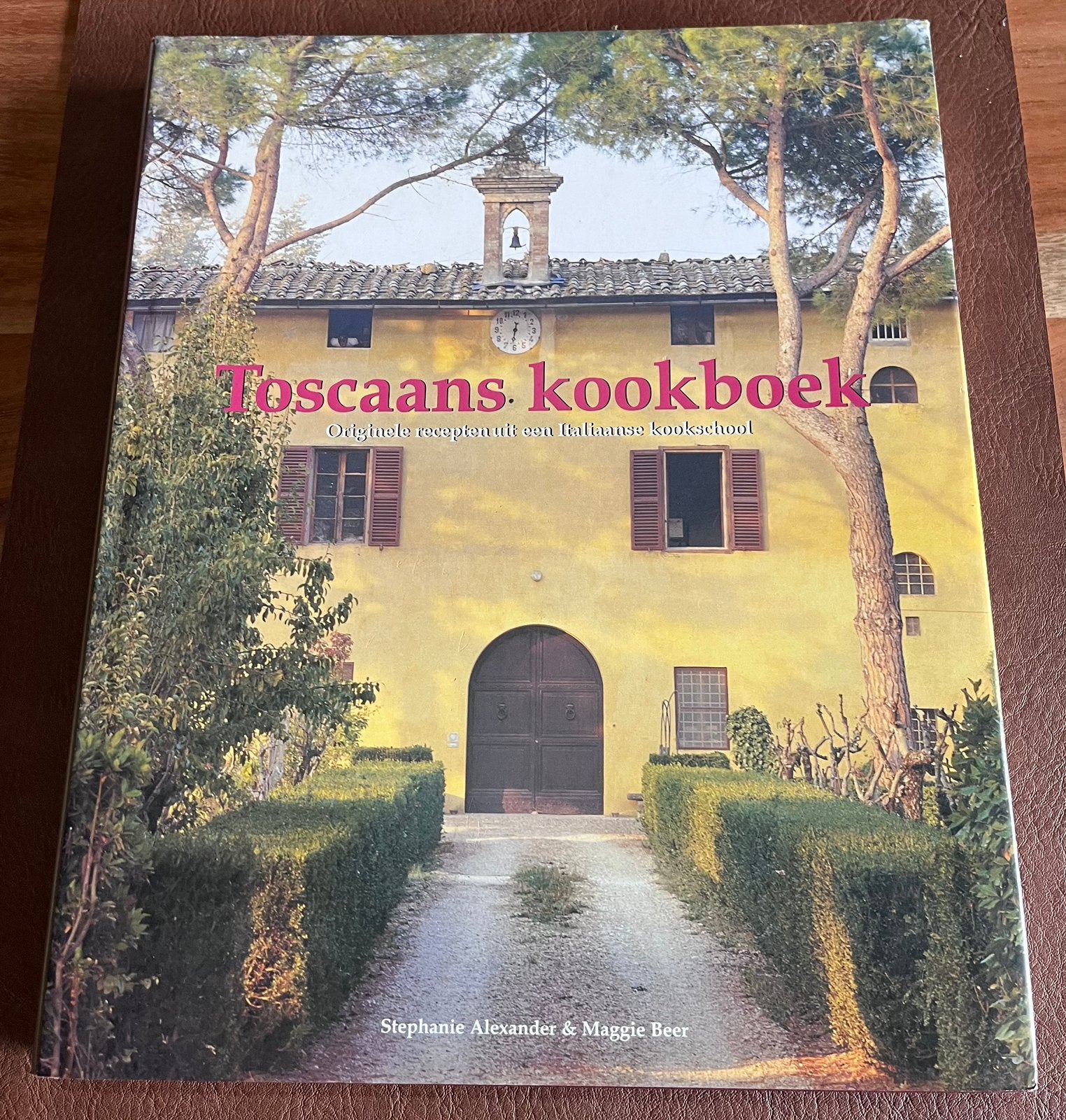 Boek - Toscaans Kookboek - Originele recepten uit een Italia, Boeken, Kookboeken, Ophalen of Verzenden, Gelezen, Italië