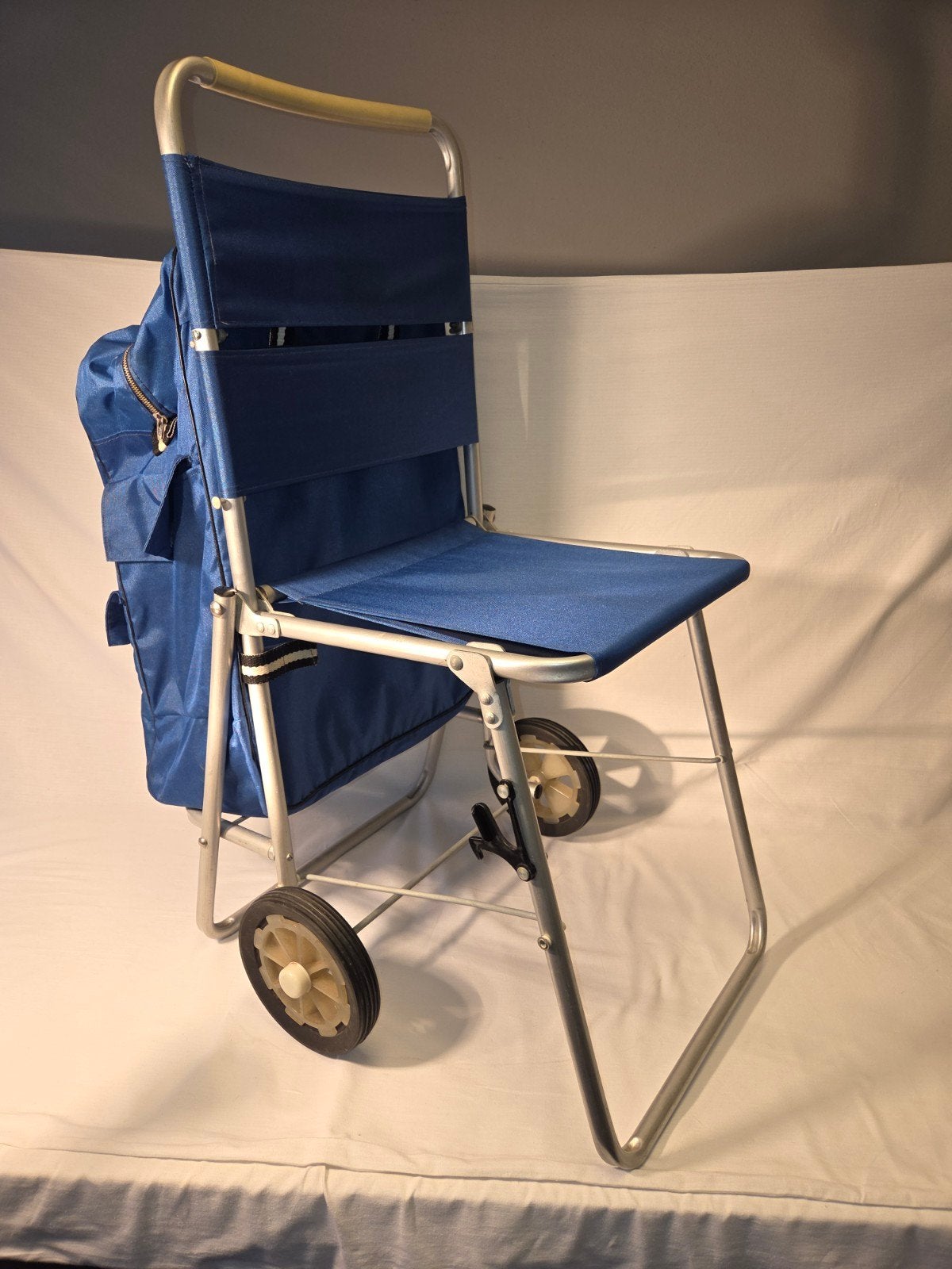 Lichtgewicht aluminium trolley met geïntegreerd stoeltje, Ophalen, Lichtgewicht, Zo goed als nieuw