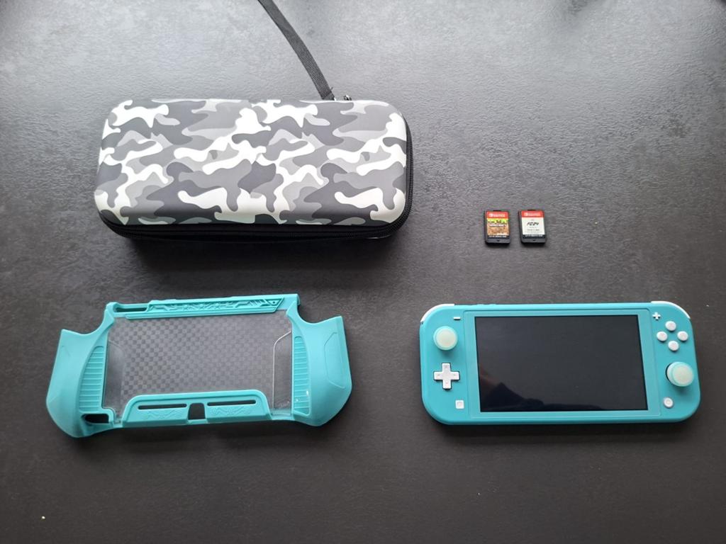 Nintendo Switch Lite met games FC24 en Minecraft, Ophalen, Zo goed als nieuw, 3 spelers of meer, Sport