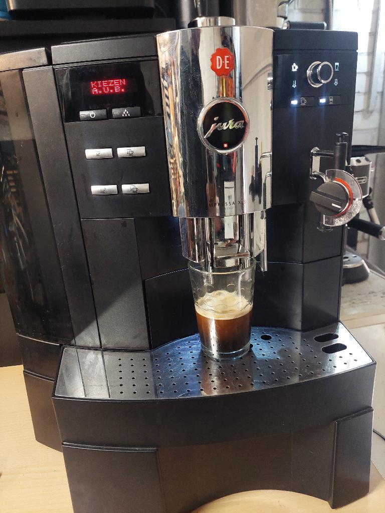 Te koop jura f9 sx koffiemachine oct, Gebruikt, Koffiemachine, Ophalen of Verzenden, Afneembaar waterreservoir