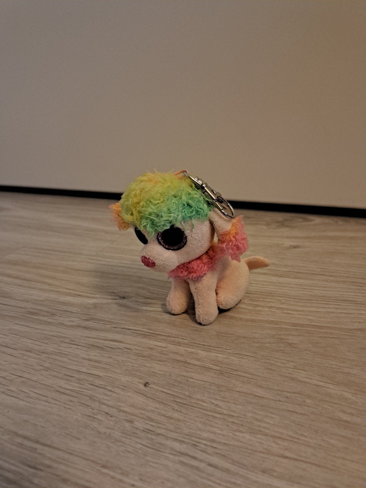 Ty sleutelhanger hondje met regenboog haar, Ophalen of Verzenden, Zo goed als nieuw, Knuffel of Figuurtje