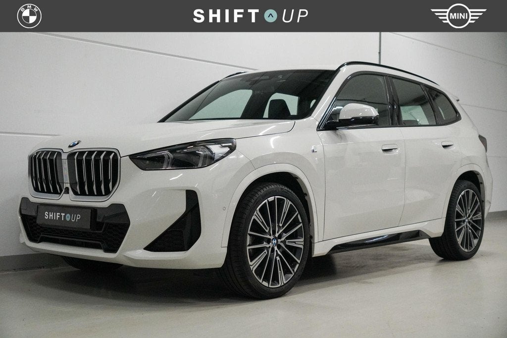 BMW X1 sDrive18i M-Sport | Panoramadak | Comfort Access, 136 pk, Gebruikt, Wit, Bedrijf