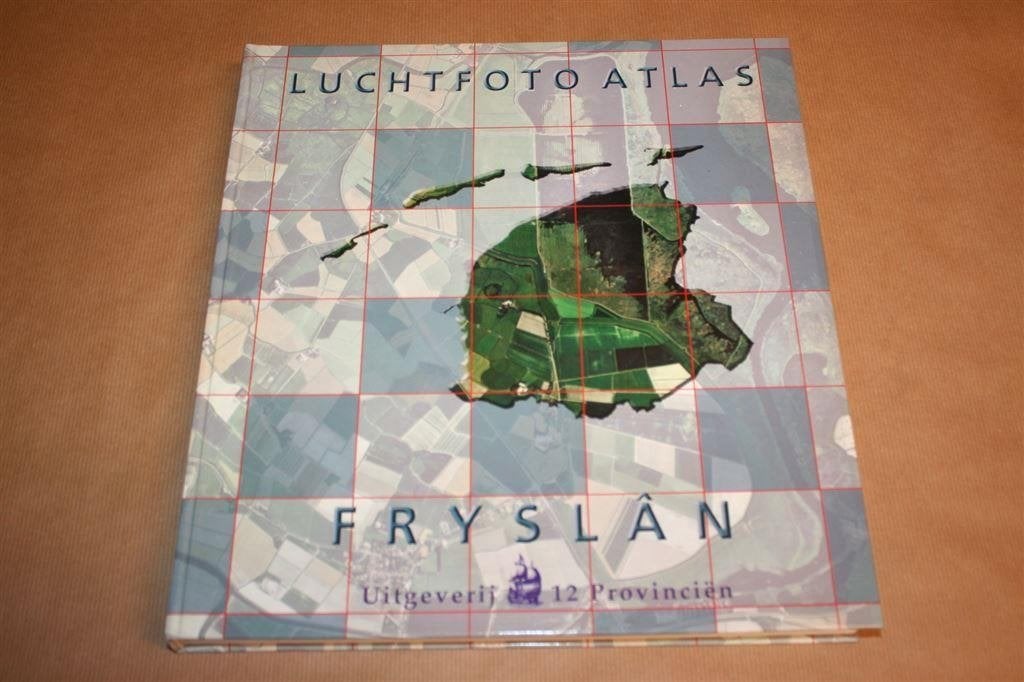Dikke pil. Luchtfoto Atlas Provincie Fryslân., Ophalen of Verzenden, Zo goed als nieuw