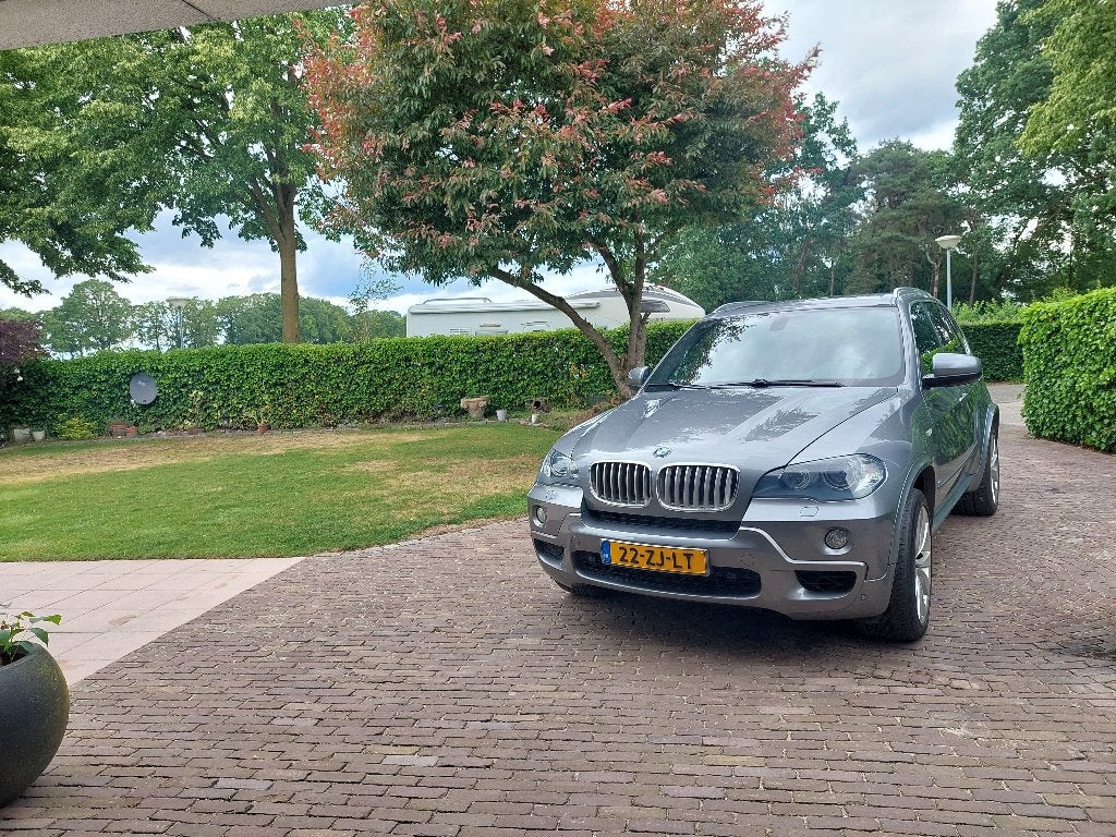 BMW X5 4.8 I AUT 2008 Grijs, Auto's, Automaat, Stoelverwarming, 138 €/maand, Vierwielaandrijving