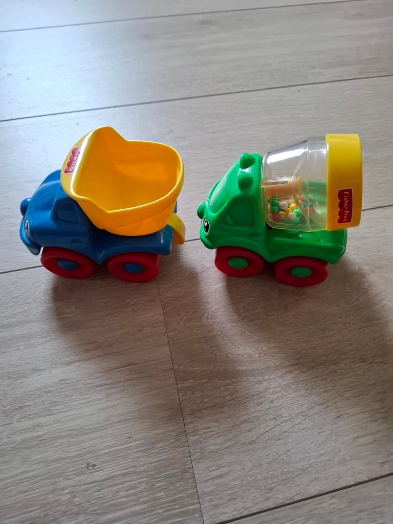 Fisher-Price 2 autootjes: kiepwagen en cementwagen, Ophalen of Verzenden, Gebruikt, Auto of Voertuig, Met geluid