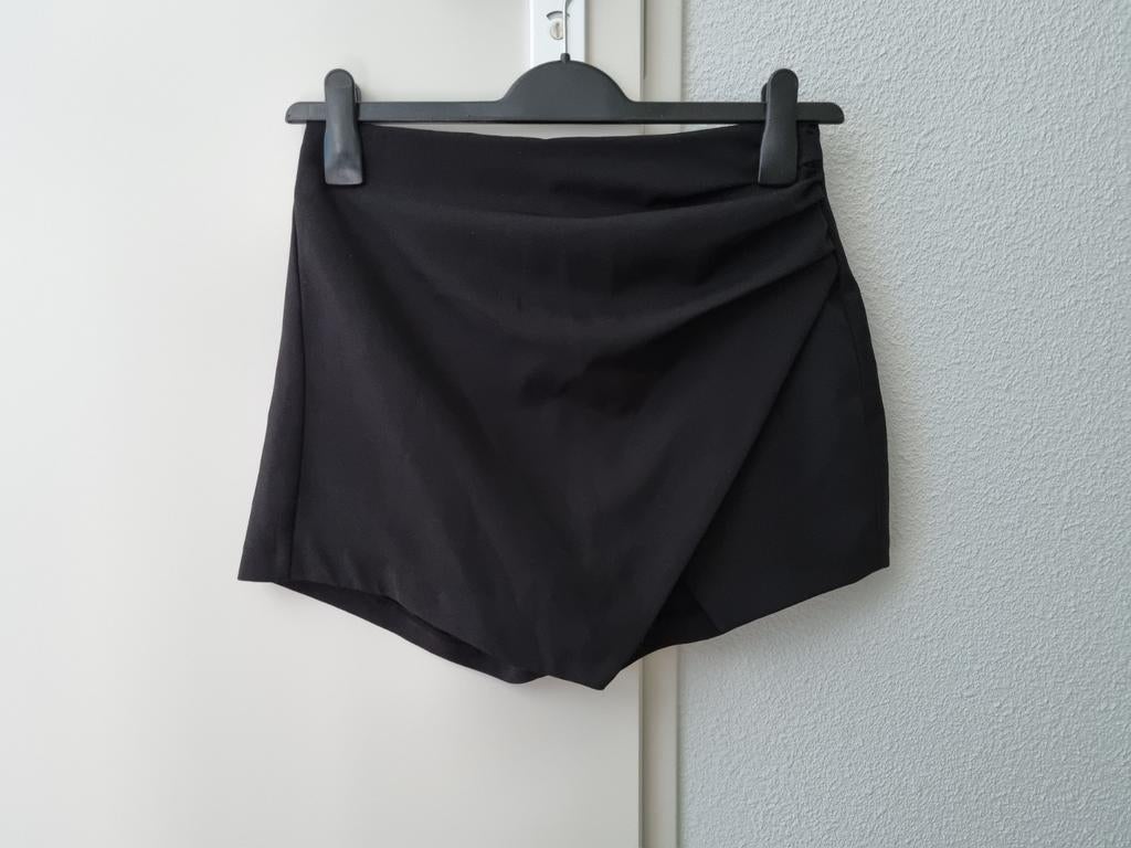 Skort ( short met rok) voor dames -- maat S / M -- Bershka, Kleding | Dames, Zwart, Zo goed als nieuw, Maat 36 (S), Boven de knie