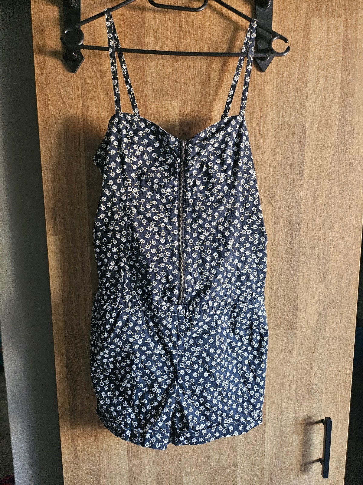 H&M Divided Playsuit met bloemenprint - Maat 40, Kleding | Dames, Maat 38/40 (M), Zwart, H&M Divided, Ophalen of Verzenden