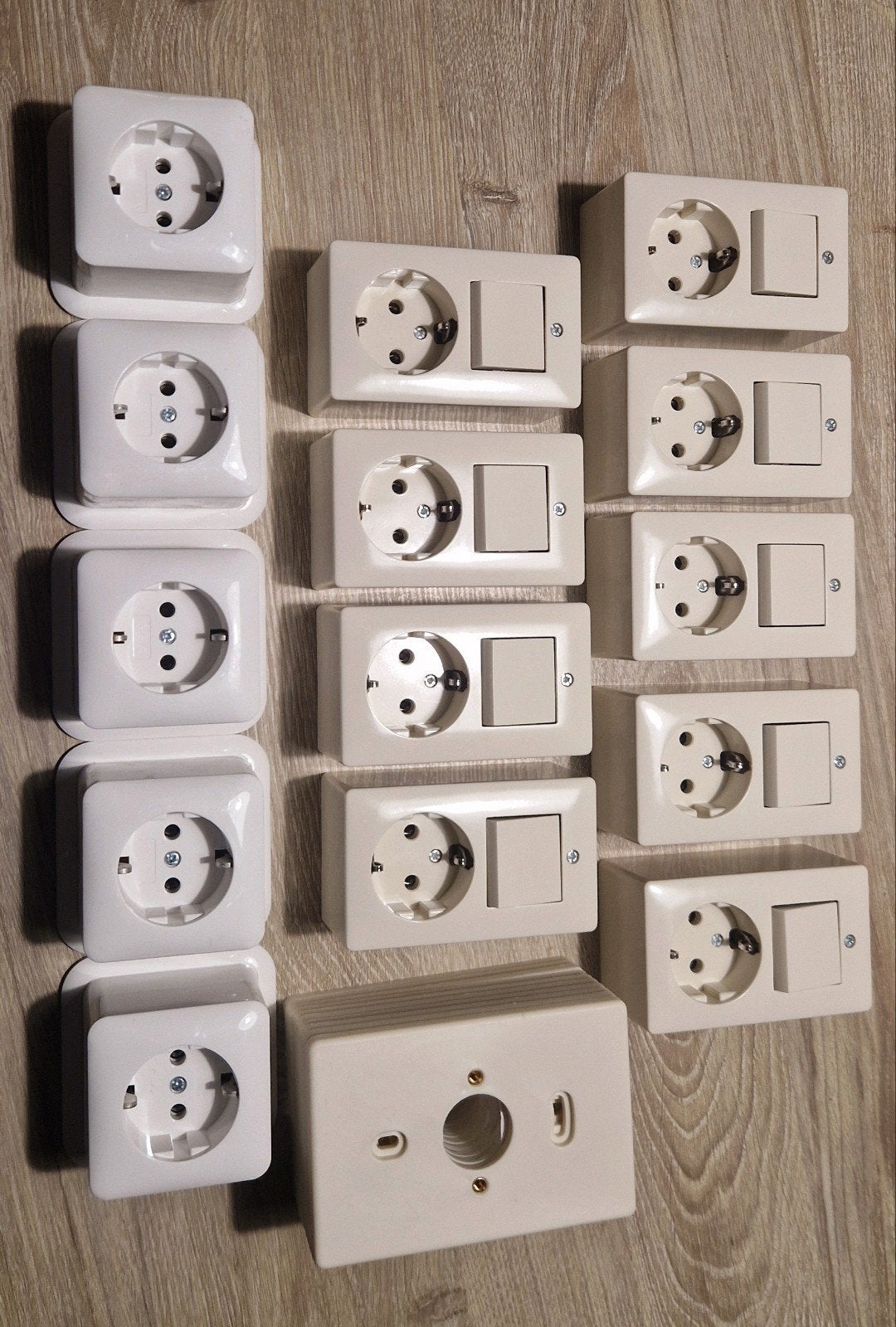 5x opbouw wcd merk Gira, 9x opbouw combi merk Peha, Ophalen of Verzenden, Stopcontact