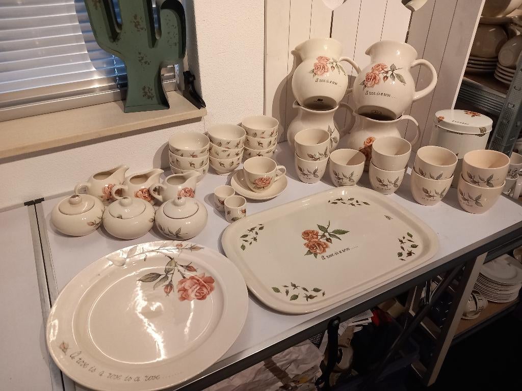 Jet servies, A rose is a Rose, Overige typen, Ophalen of Verzenden, Zo goed als nieuw, Overige stijlen