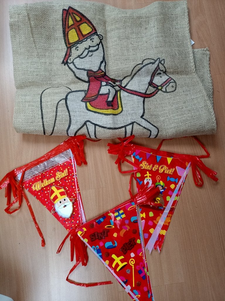 Sint / Sinterklaas jute zak en 3 x slingers, Ophalen, Zo goed als nieuw