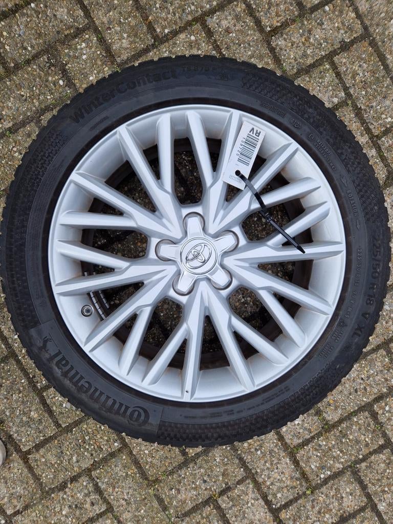 Toyota Ch-r velgen 18 inc 225/50/18 Continental winterconta, Ophalen, 18 inch, Banden en Velgen, Winterbanden