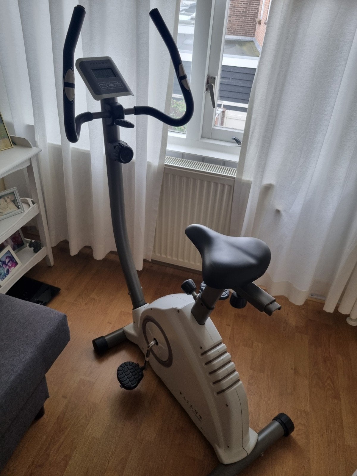 Hometrainer - FitBike, Sport en Fitness, Ophalen, Gebruikt, Metaal, Benen