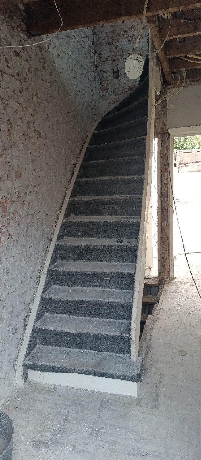 Gebruikte houten trap met draai, ca. 3000 mm hoog, Doe-het-zelf en Verbouw, Ladders en Trappen, Ophalen