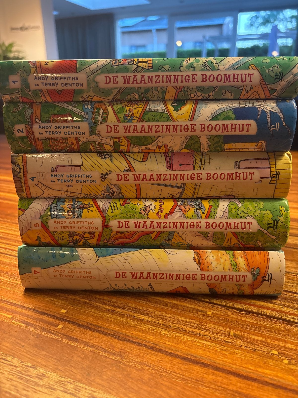 De Waanzinnige Boomhut - Deel 1, 2, 4, 5 en 7, Boeken, Ophalen of Verzenden, Gelezen, Fictie
