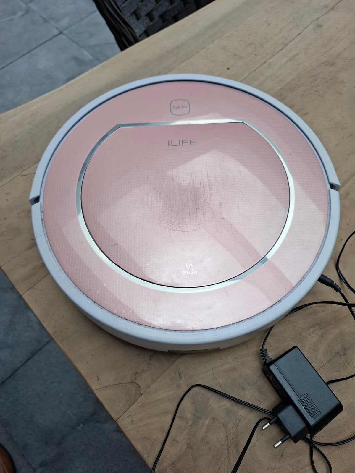 Defecte iLife robotstofzuiger., Witgoed en Apparatuur, Stofzuigers, Overige merken, Robotstofzuiger, Niet werkend, Reservoir