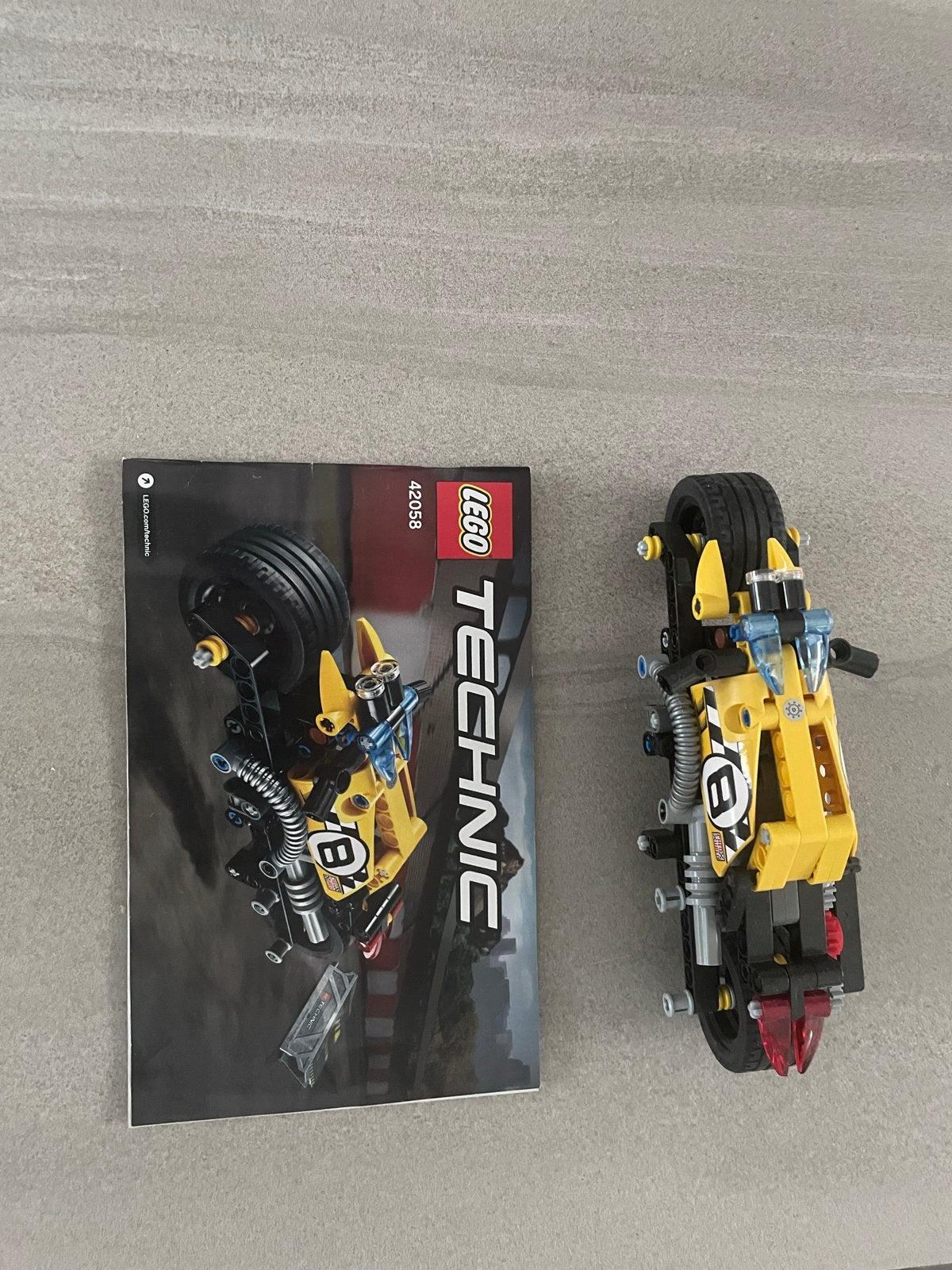 LEGO Technic 42058 Stuntmotor - Zo goed als nieuw, Ophalen of Verzenden, Zo goed als nieuw, Overige merken