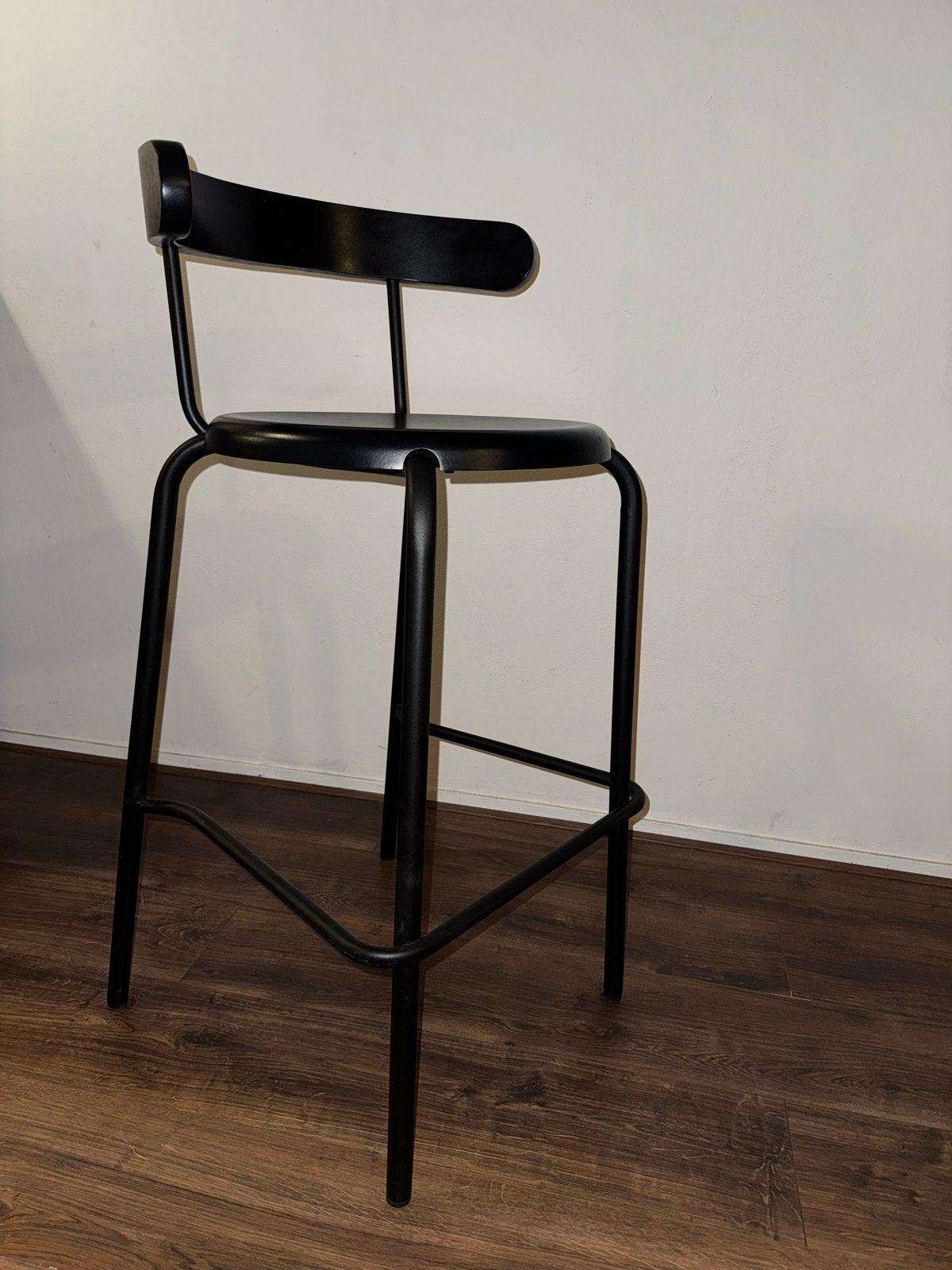 Foto 5 van 2 Yngvar barkrukken zwart