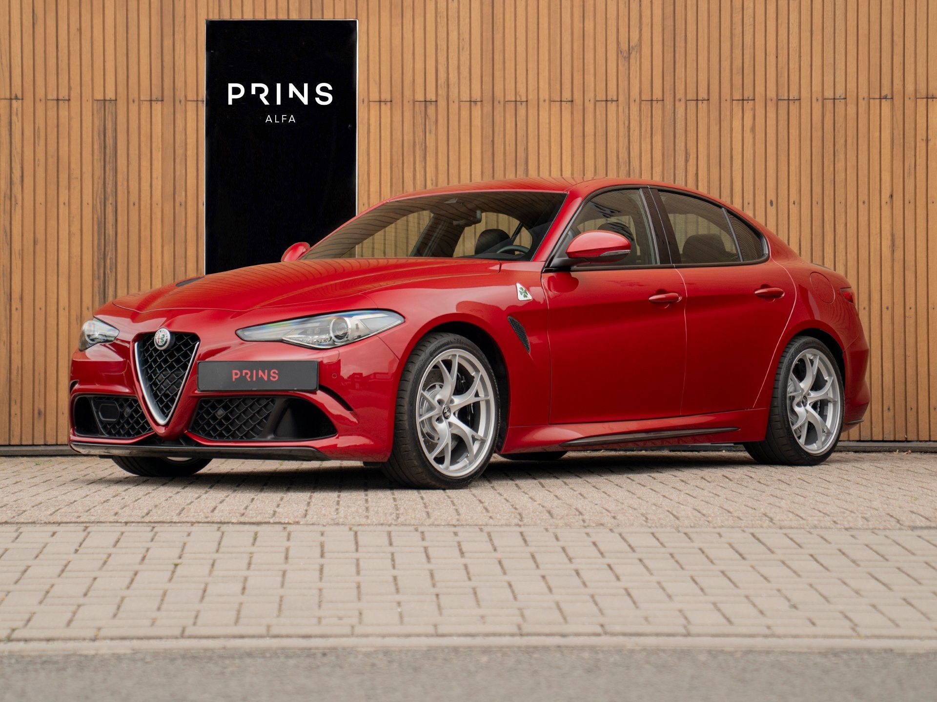 Alfa Romeo Giulia 2.9 V6 Quadrifoglio | Manual! (bj 2017), Auto's, Dealer onderhouden, Achterwielaandrijving, Gebruikt, 510 pk