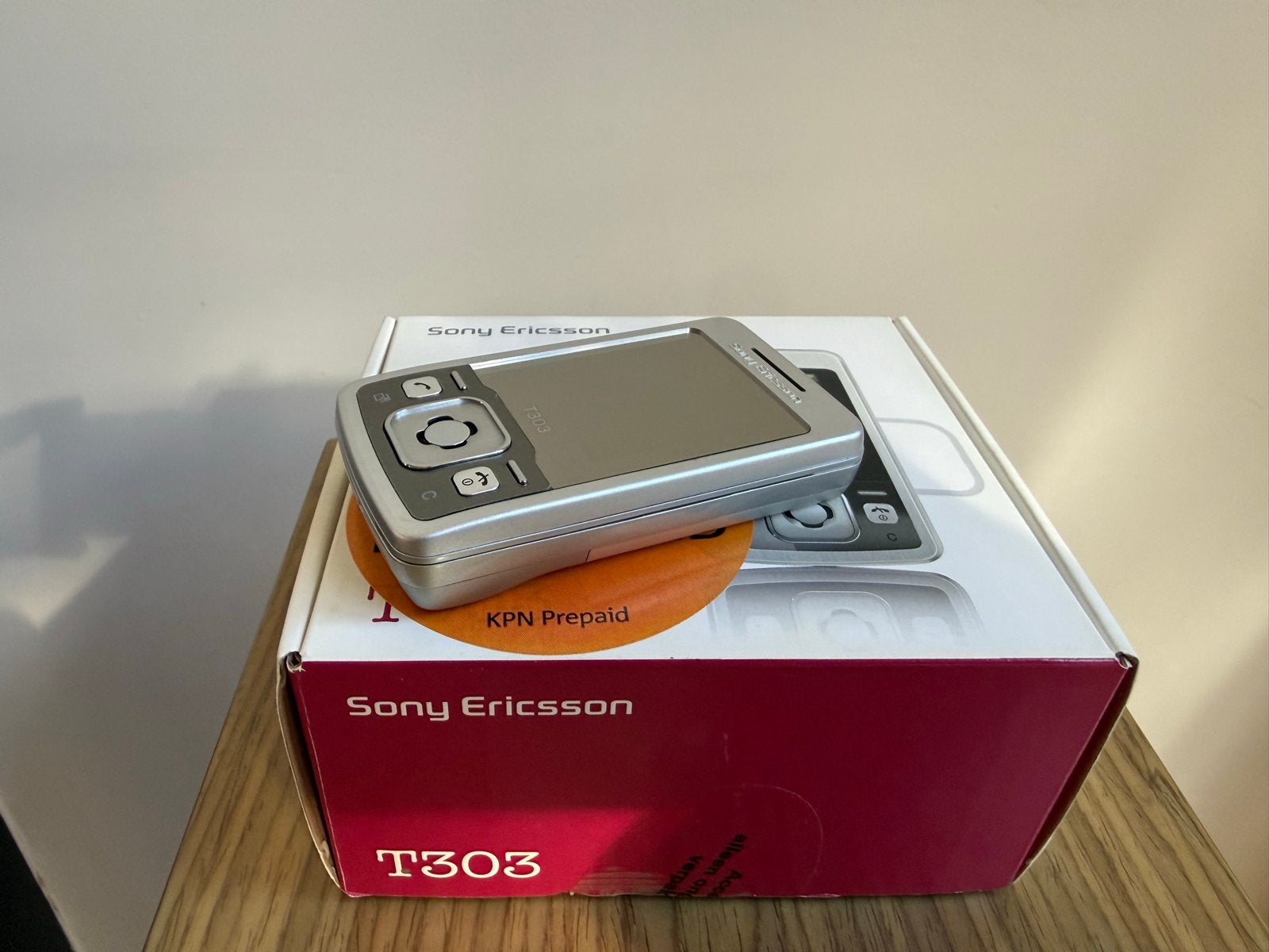 Vintage Sony Ericsson T303 KPN Prepaid - in doos, Schuifmodel, Overige systemen, Fysiek toetsenbord, Nieuw